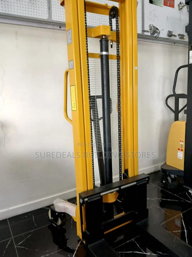2-Ton Stacker With 1600mm Lift Height - thumbnail 4