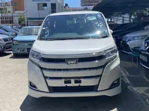 Toyota Noah 2018 White