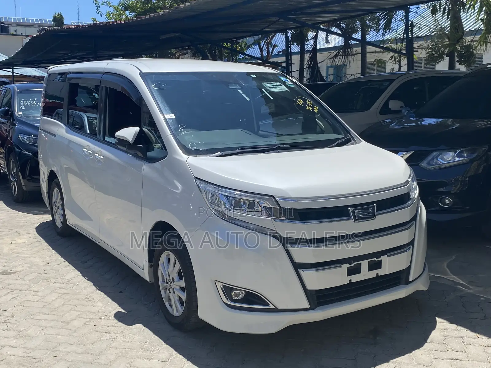 Toyota Noah 2018 White