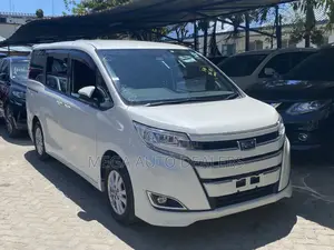 Toyota Noah 2018 White