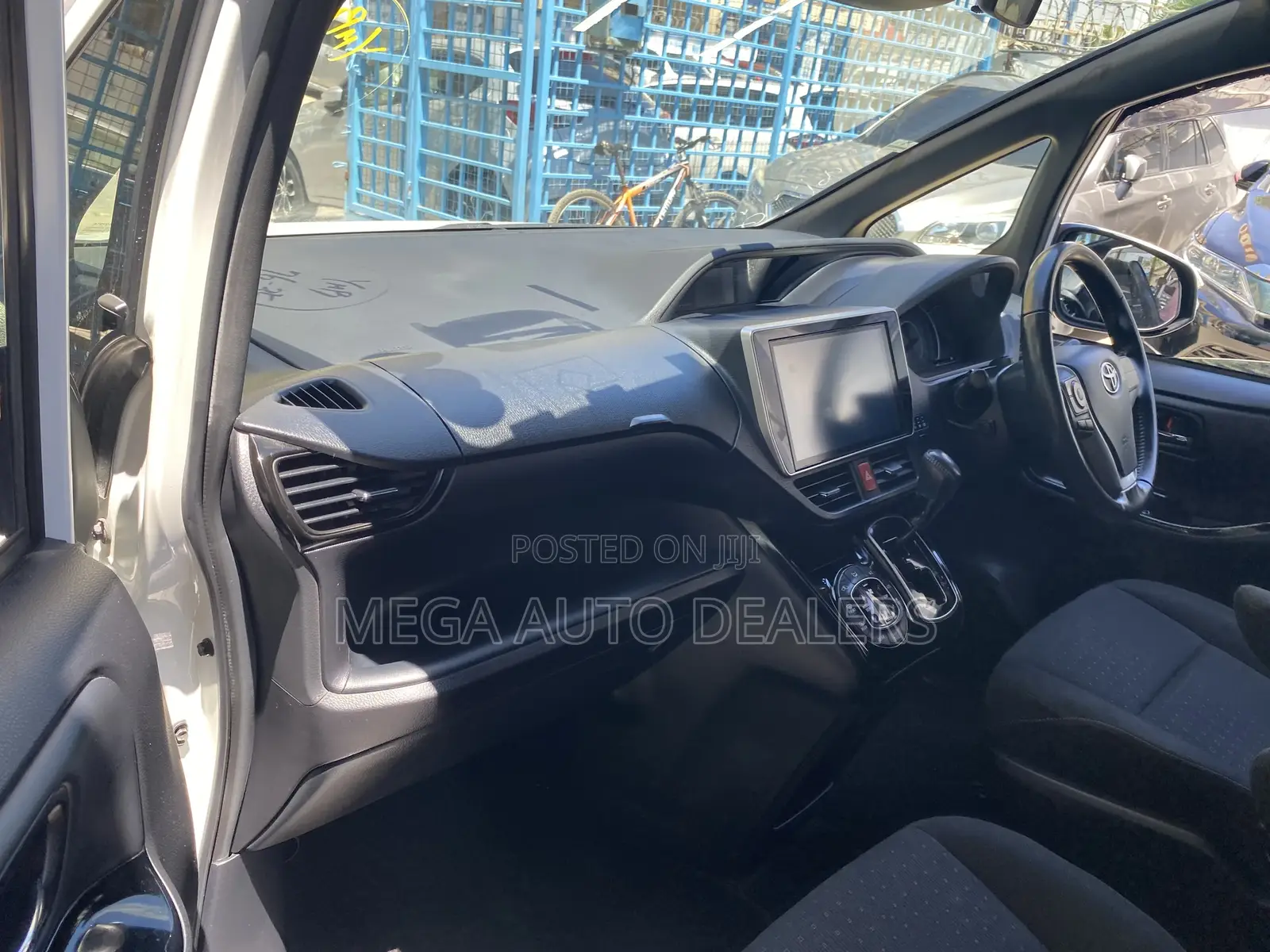 Toyota Noah 2018 White