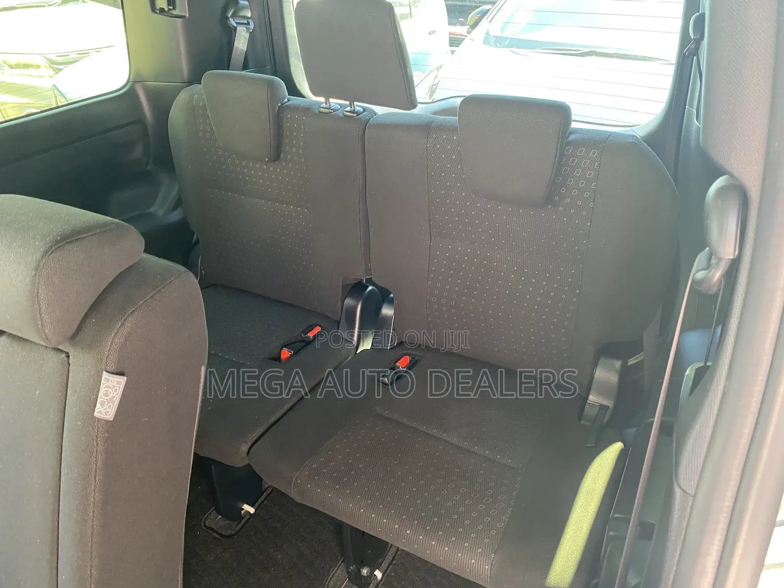 Toyota Noah 2018 White
