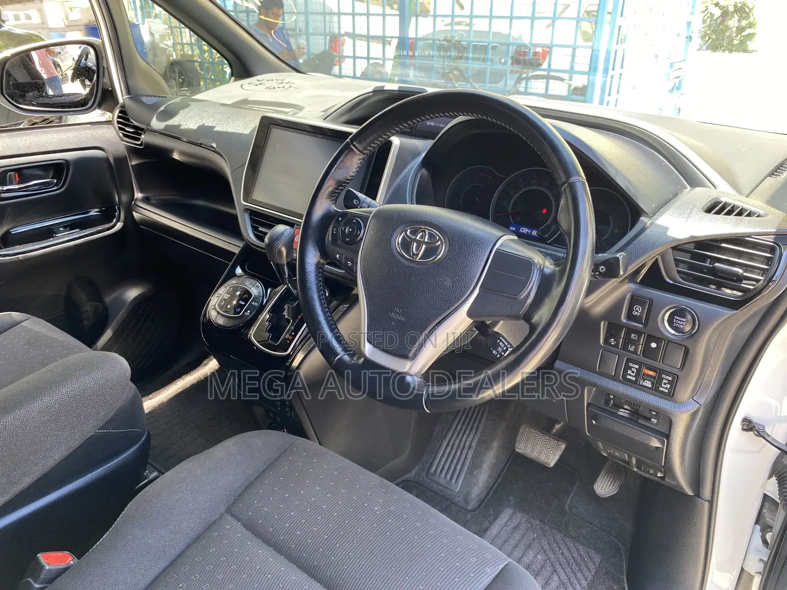Toyota Noah 2018 White