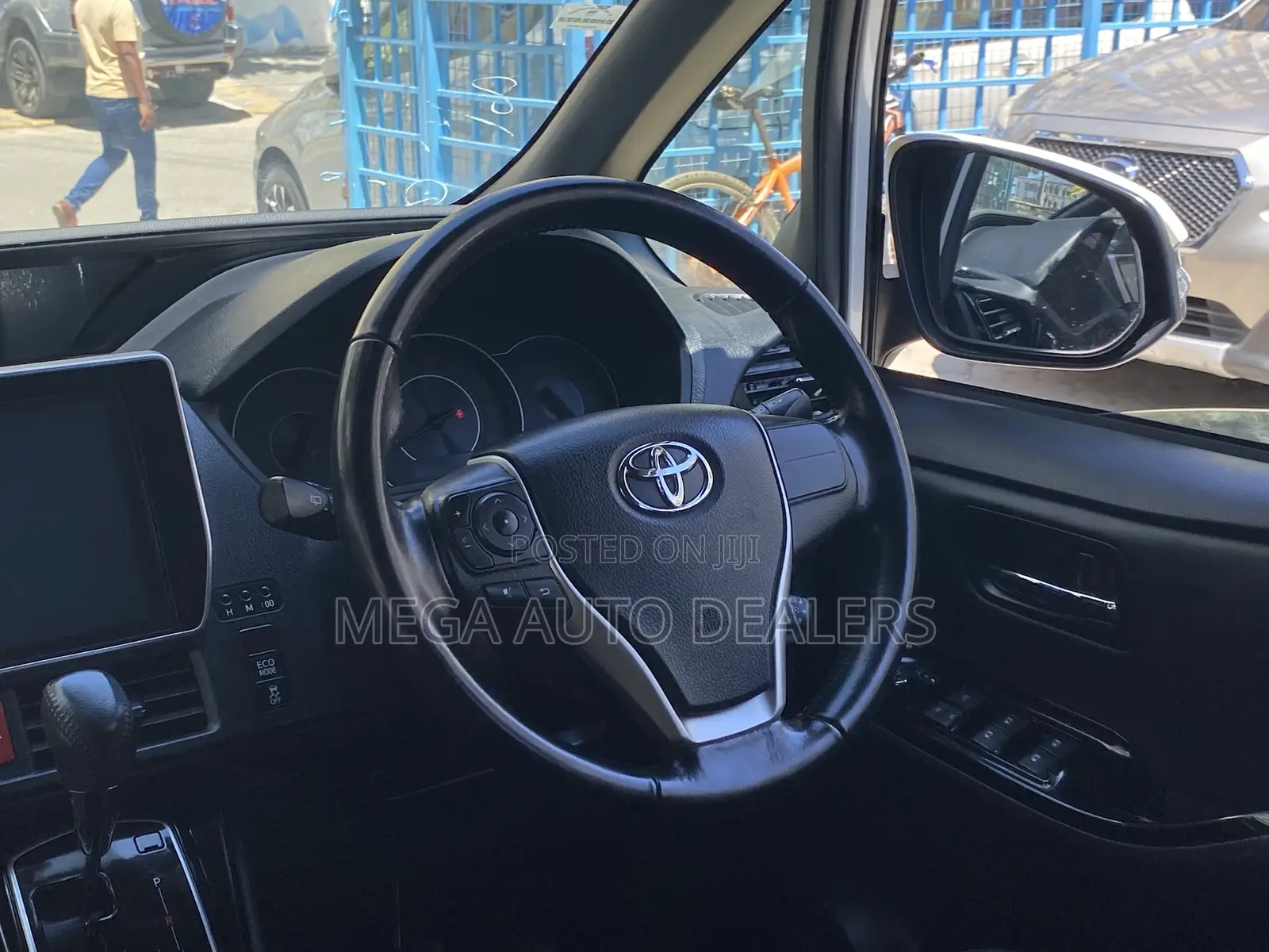 Toyota Noah 2018 White