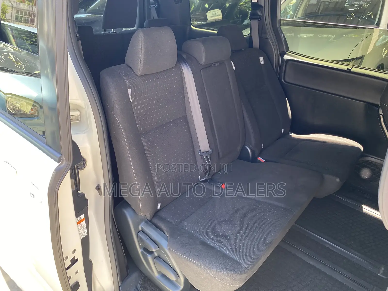 Toyota Noah 2018 White