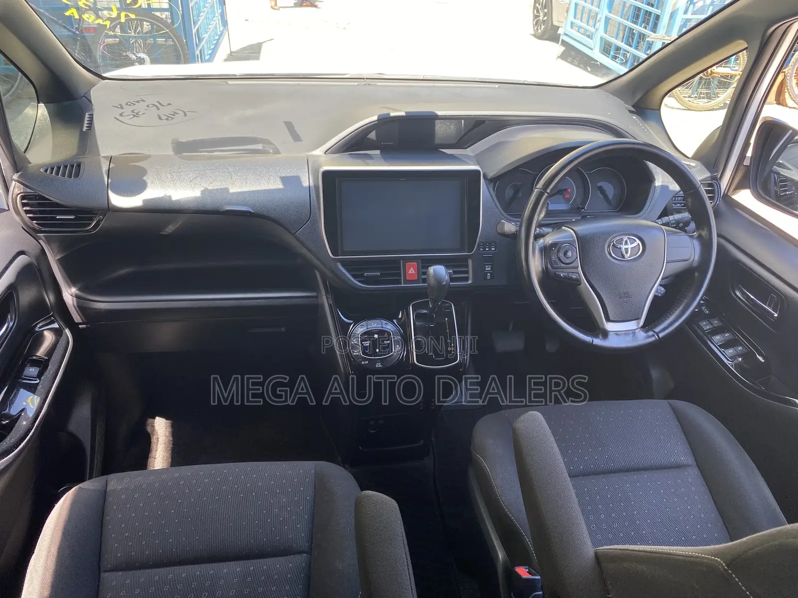 Toyota Noah 2018 White