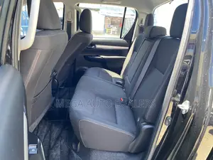 Toyota Hilux 2021 Black