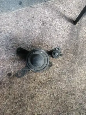 Toyota Axio Hybrid Engine Mount