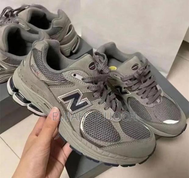 New Balance 2002 R - main view
