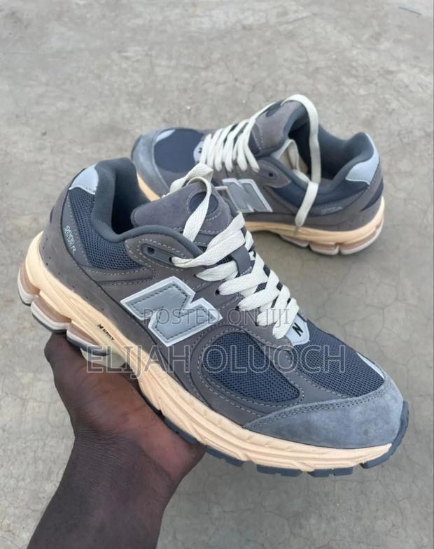 New Balance 2002 R - thumbnail 2