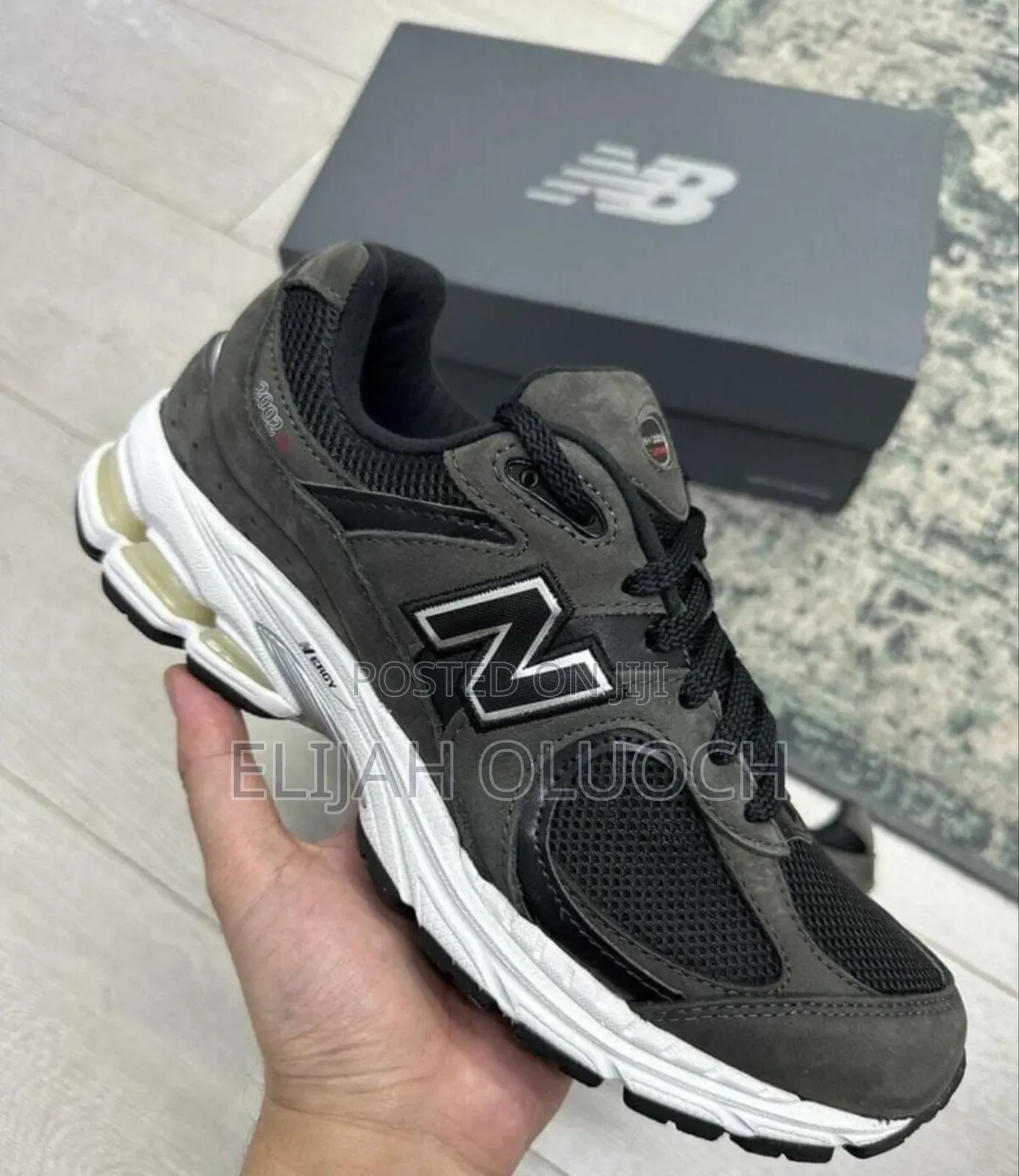 New Balance 2002 R