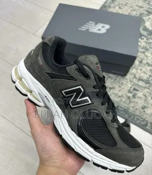 New Balance 2002 R