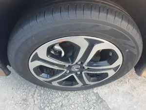 Honda Vezel 2017 Gold