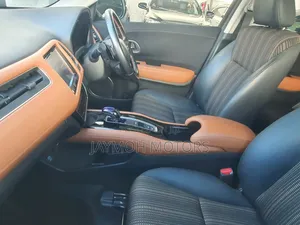 Honda Vezel 2017 Gold