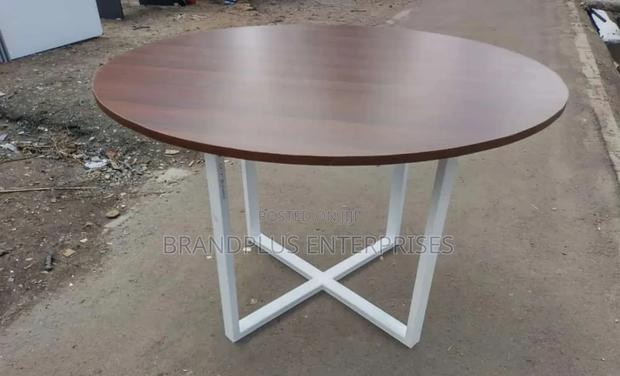 Round Table