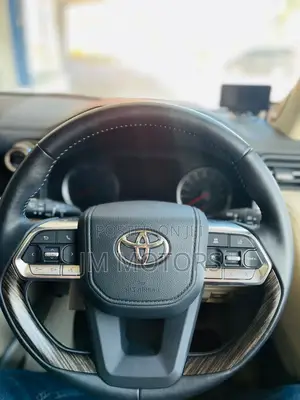 Toyota Land Cruiser 2022 White