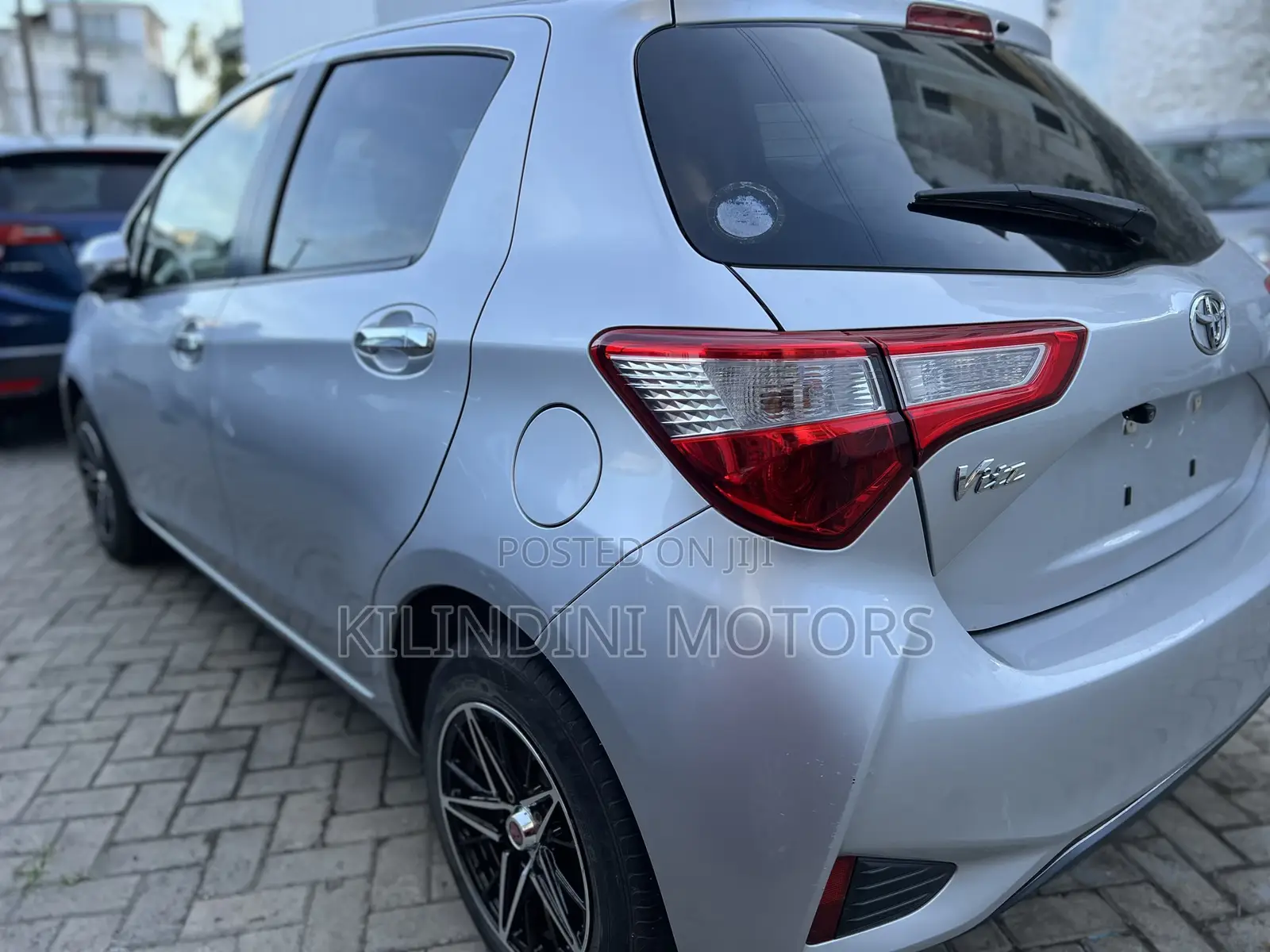 Toyota Vitz 2018 Silver