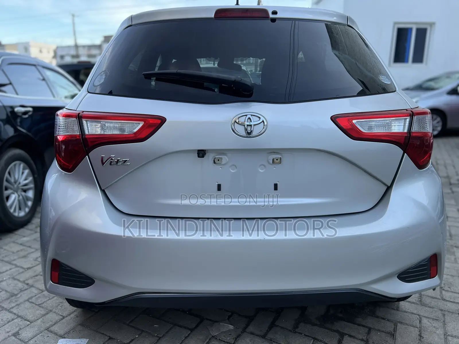 Toyota Vitz 2018 Silver