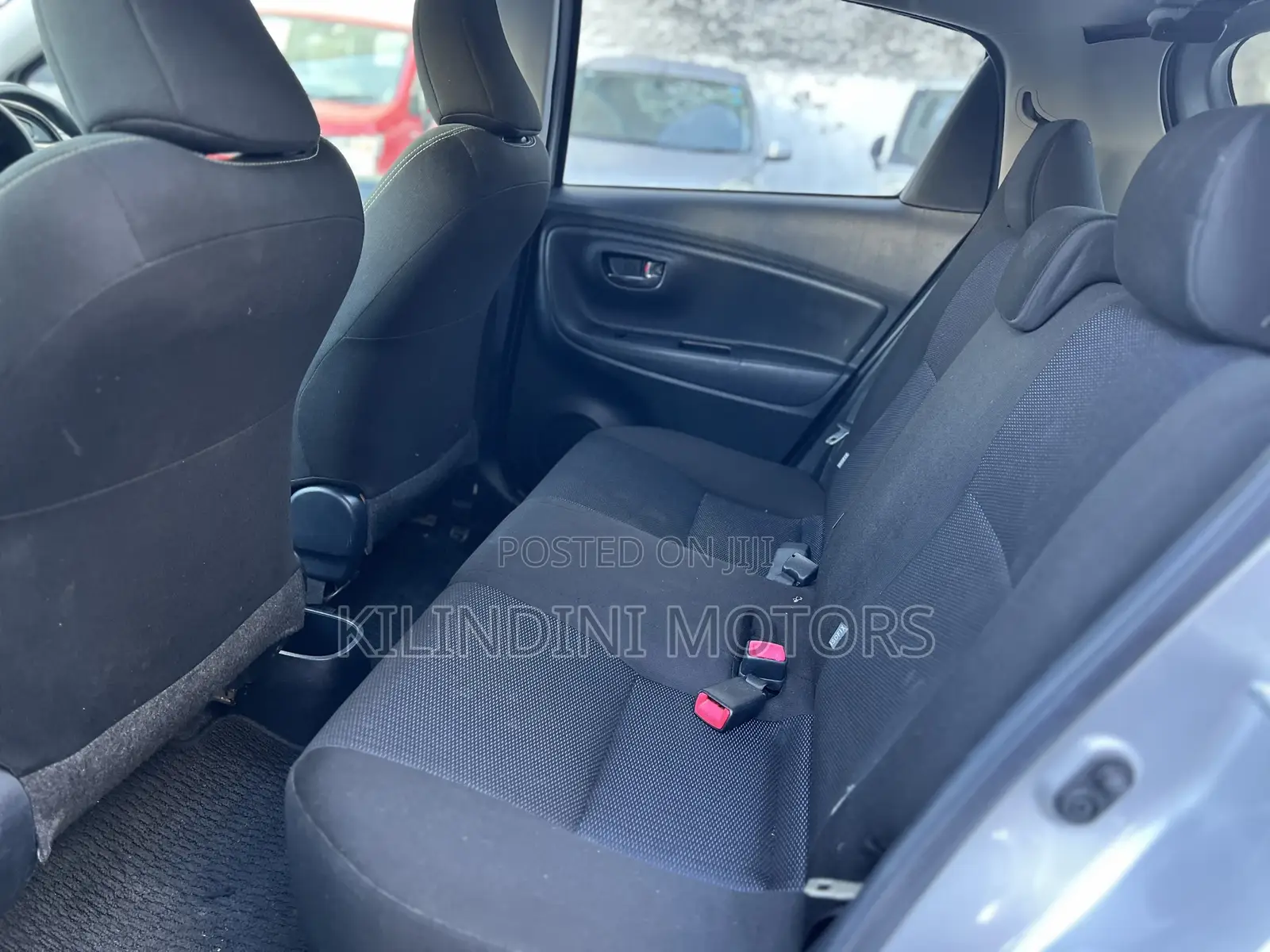 Toyota Vitz 2018 Silver