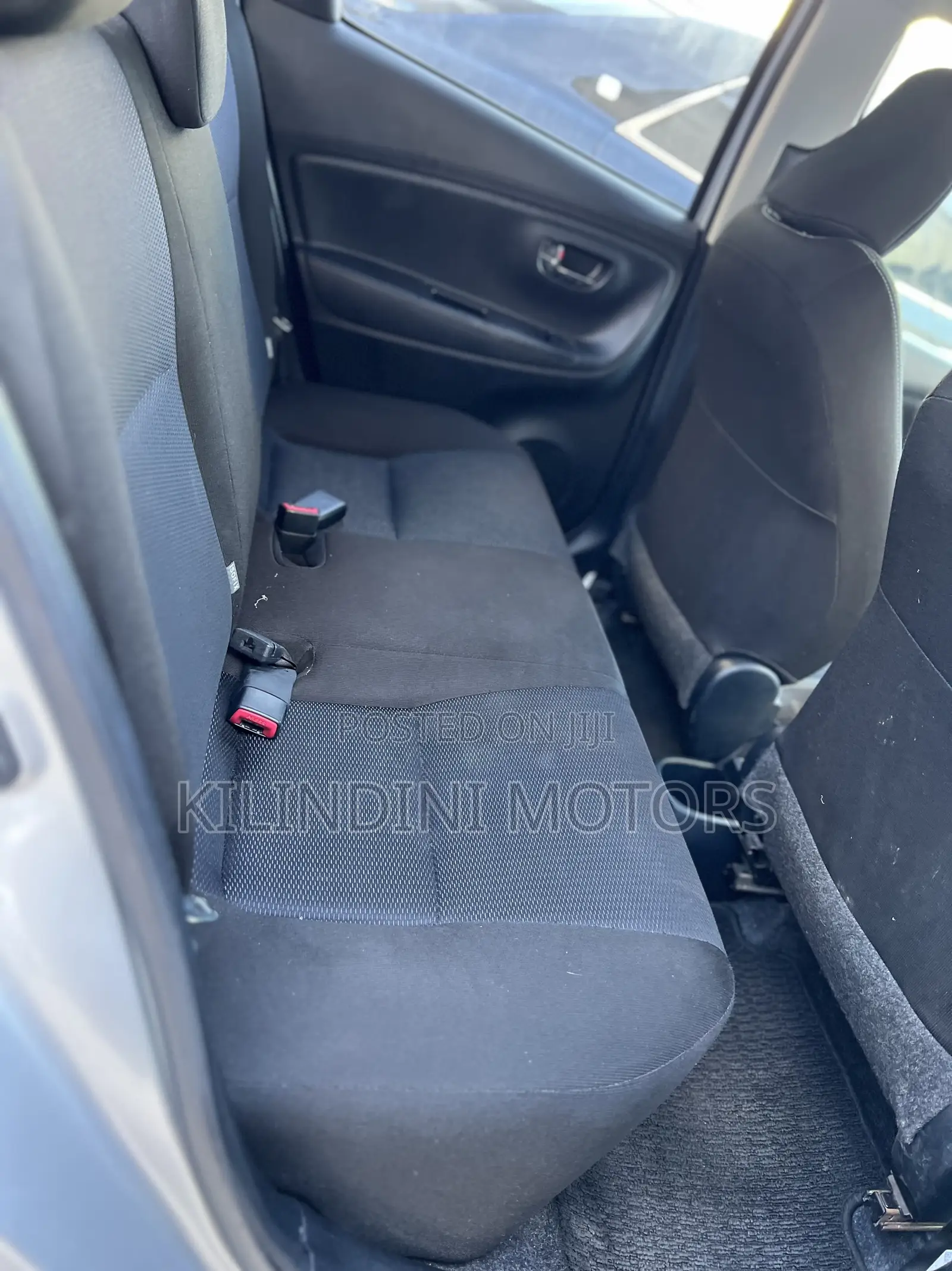 Toyota Vitz 2018 Silver