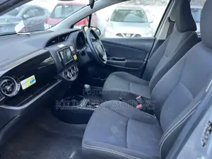 Toyota Vitz 2018 Silver