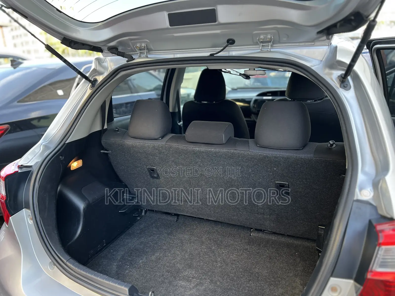 Toyota Vitz 2018 Silver
