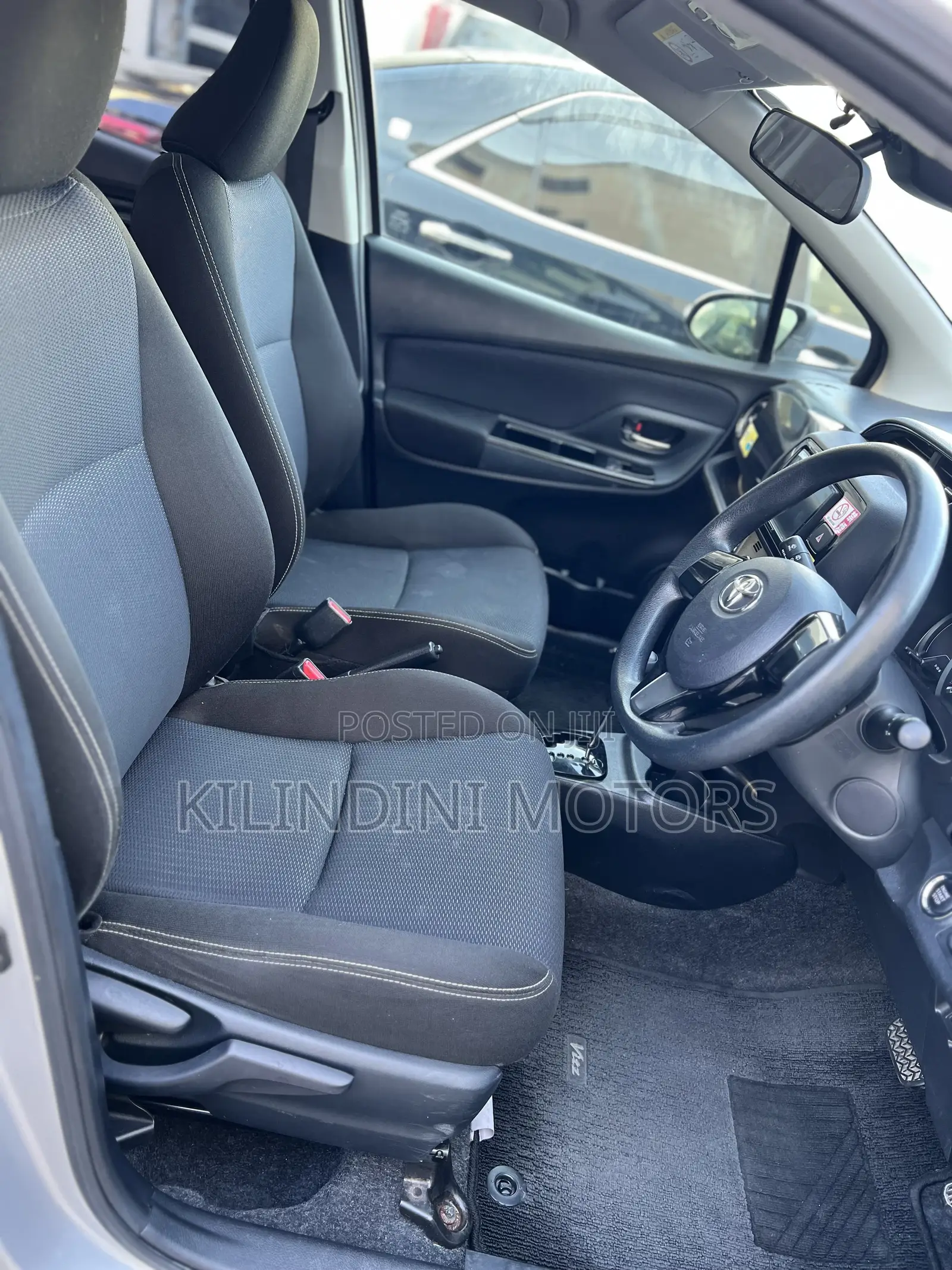 Toyota Vitz 2018 Silver