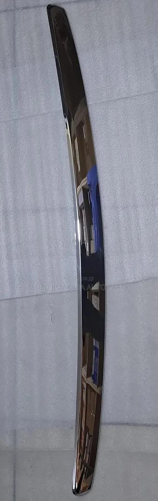 Isuzu Dmax Bumper Strip