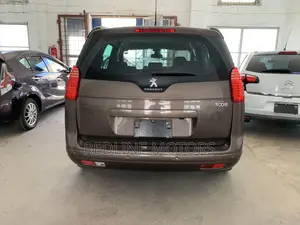 Peugeot 5008 1.2 PureTech Active 2016 Brown