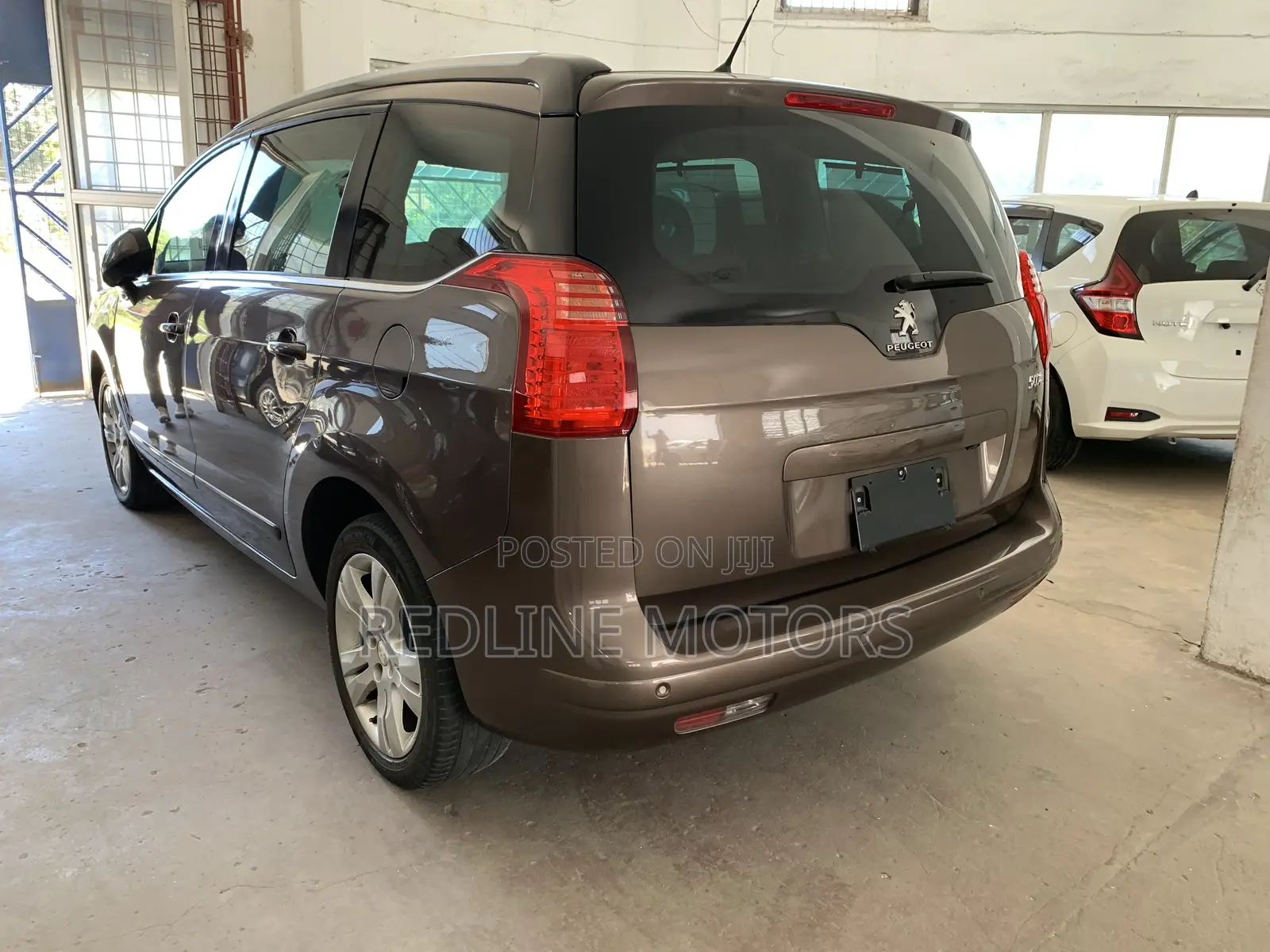 Peugeot 5008 1.2 PureTech Active 2016 Brown