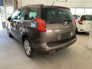 Peugeot 5008 1.2 PureTech Active 2016 Brown