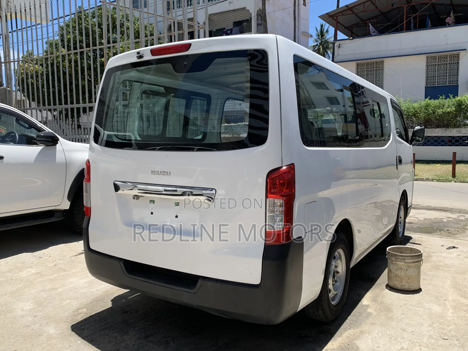 Isuzu Como 2017 White