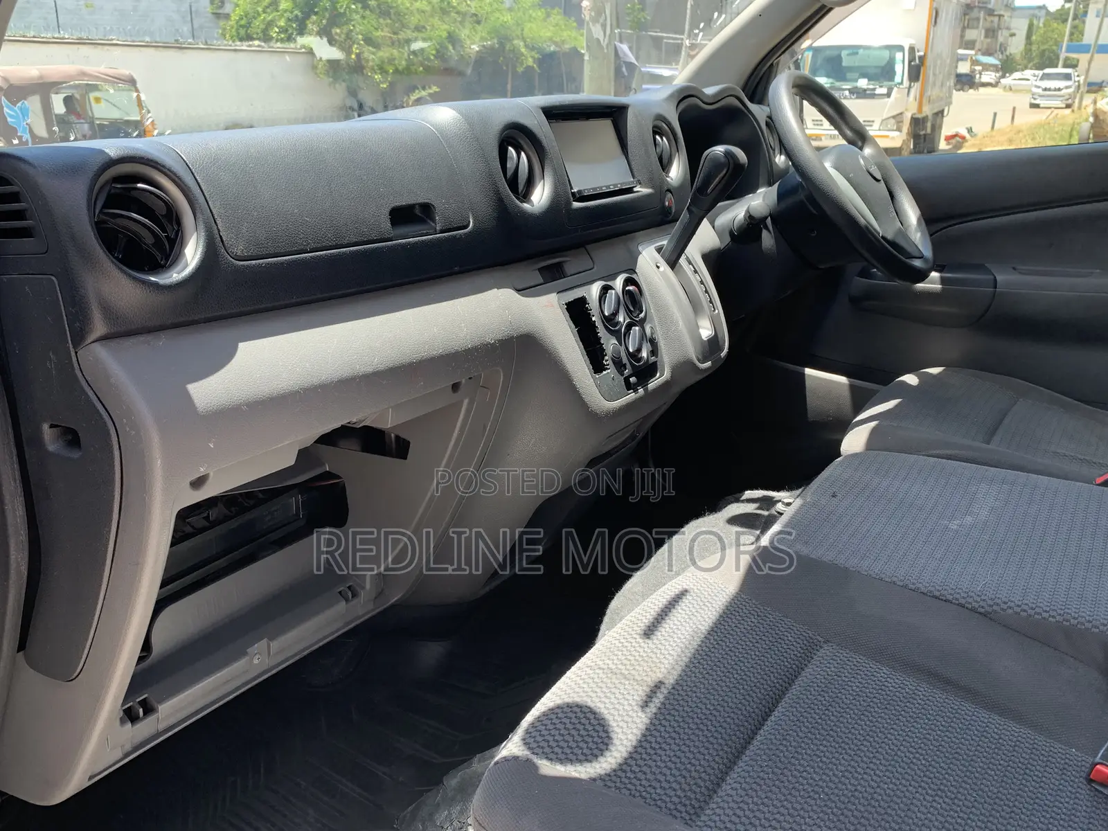 Isuzu Como 2017 White