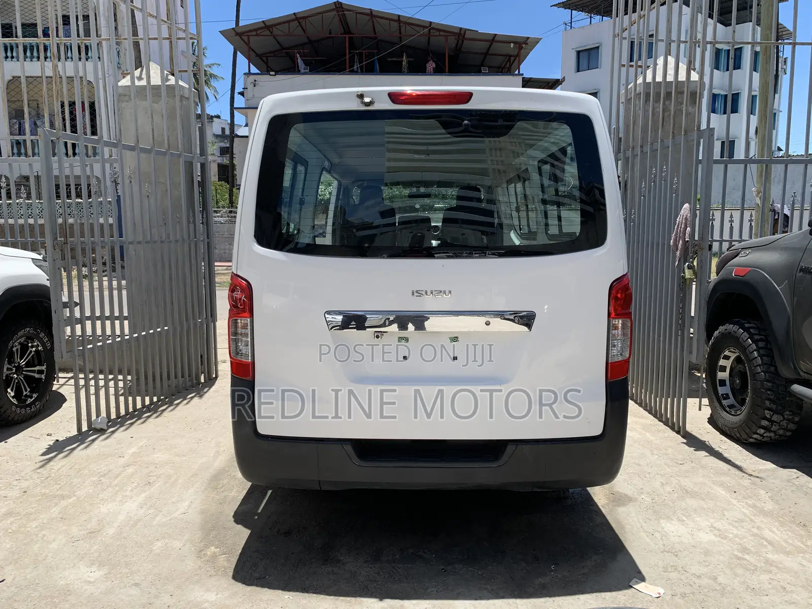 Isuzu Como 2017 White