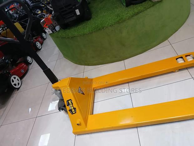 3 Tonne Hisaki Trolley Jack. - thumbnail 2