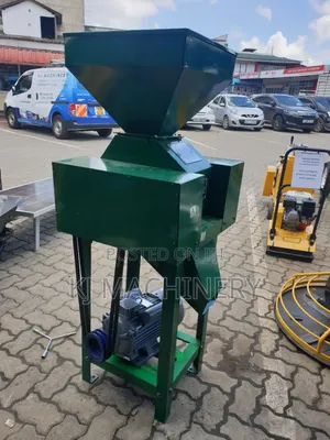 Maize Crushing Machine With 7.5hp Motor.