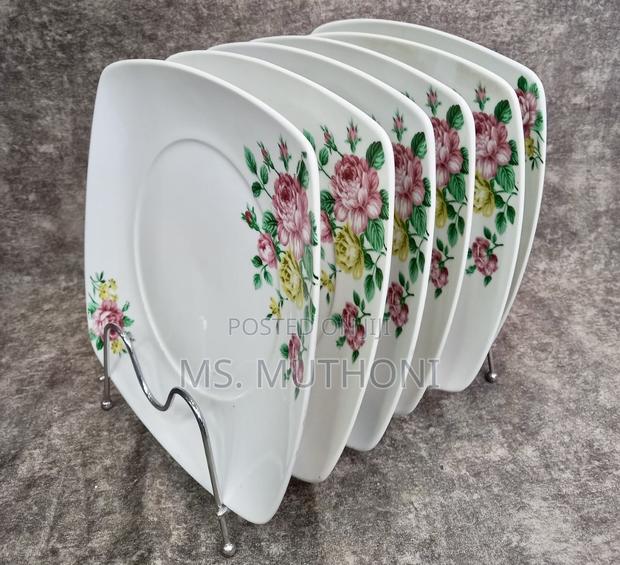 6 Ceramic Dinner Plates - main view
