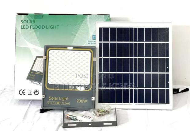 200W Solar Led Flood Light With Remote - main view