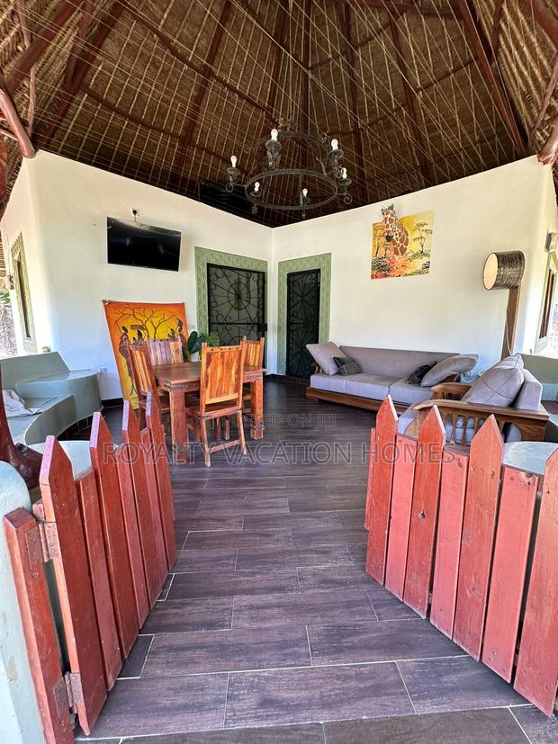 2br Holiday Cottage in Diani Beach: With a Swimming Pool - thumbnail 7