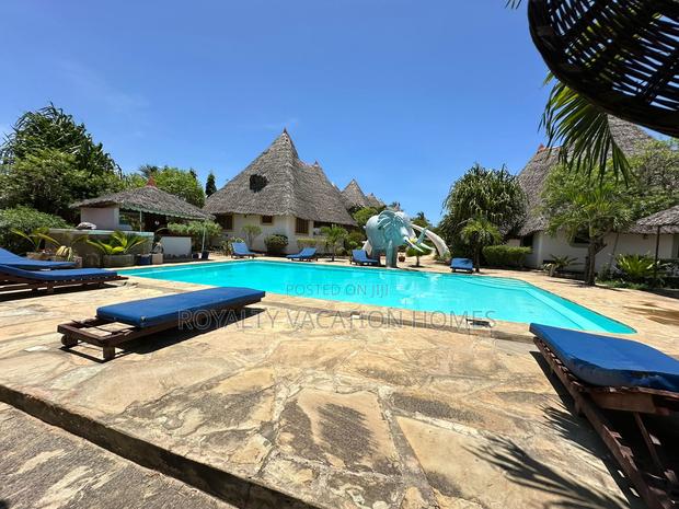 2br Holiday Cottage in Diani Beach: With a Swimming Pool - thumbnail 8