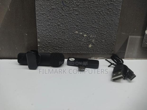 Universal Wireless Microphone for Interviews and Shows - main view