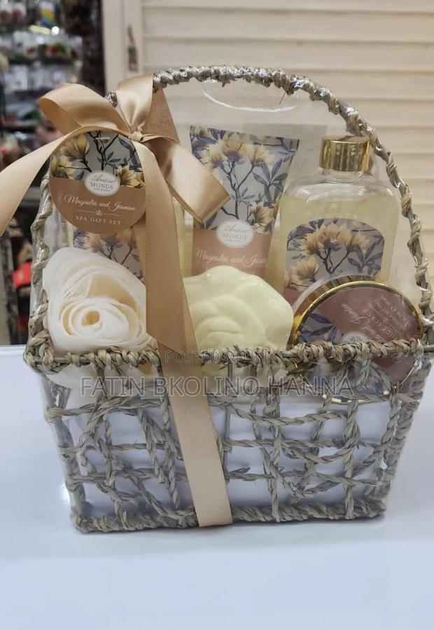 Bath and Body Gift Set for Women