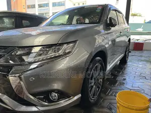 Mitsubishi Outlander 2019 Silver