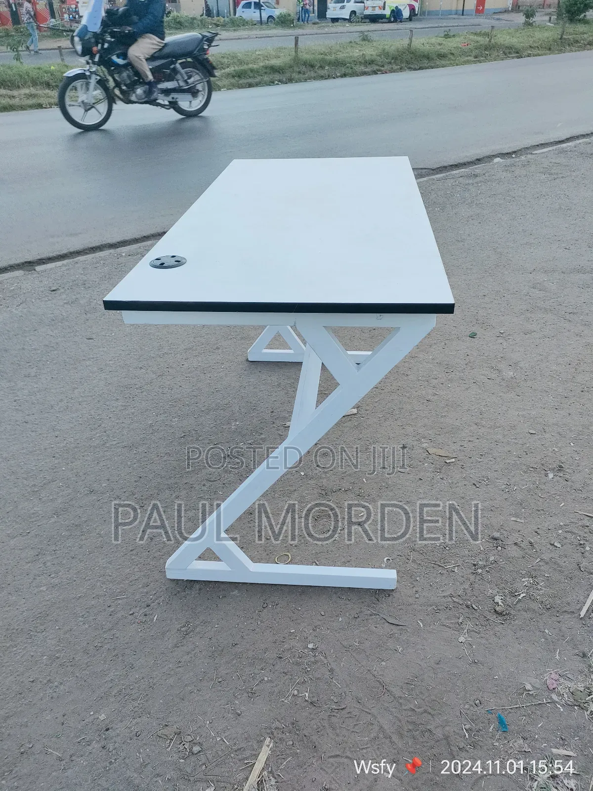 Computer Table With Metallic Stands 120cm