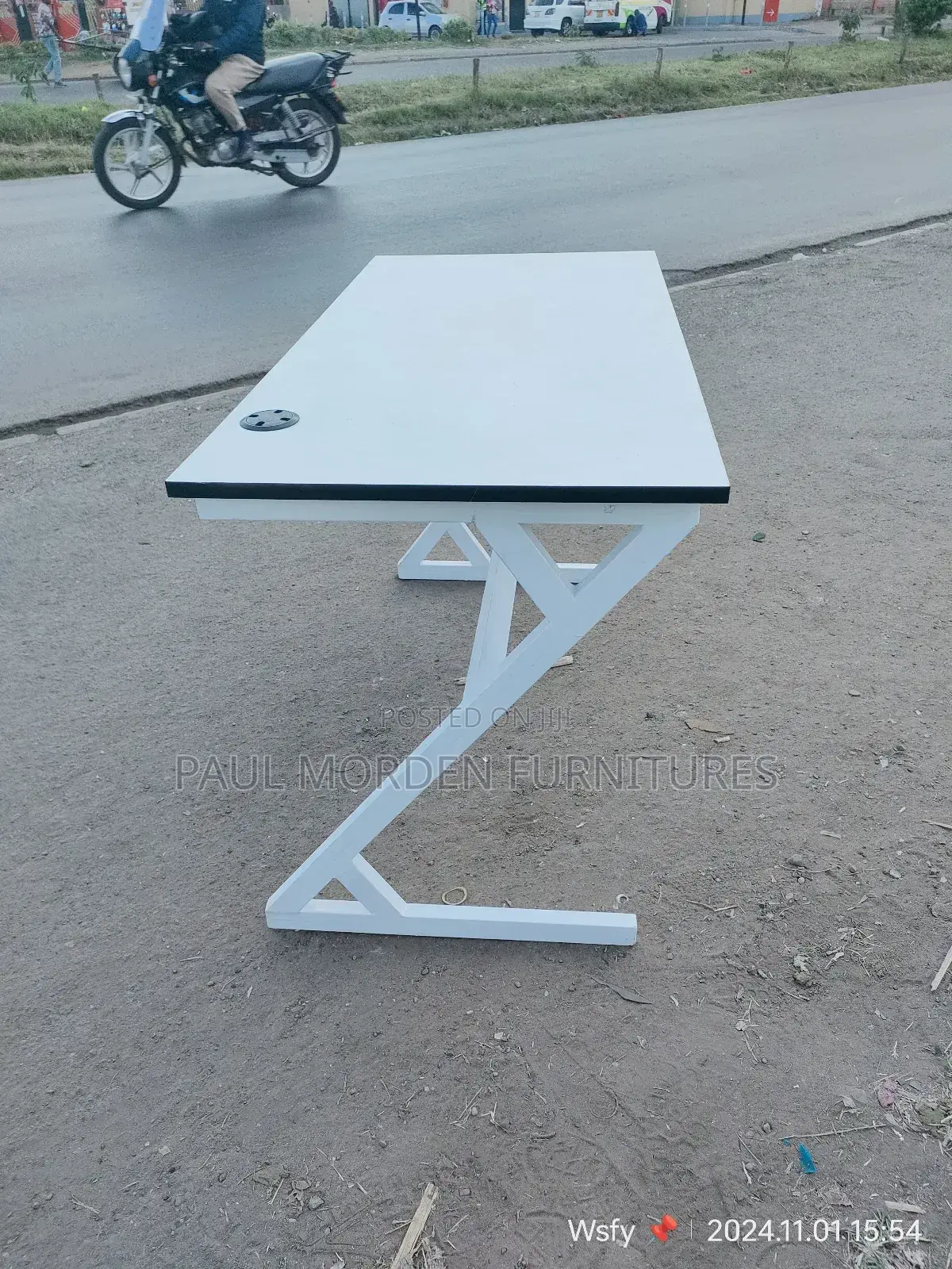 Computer Table With Metallic Stands 120cm