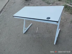 Computer Table With Metallic Stands 120cm