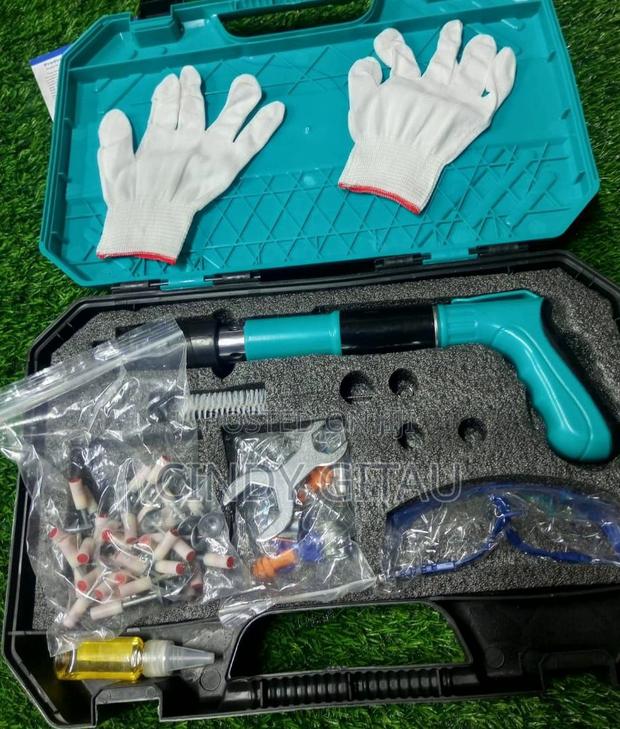 Manual Rivet Gun 50 PCS of Rivets and Gloves