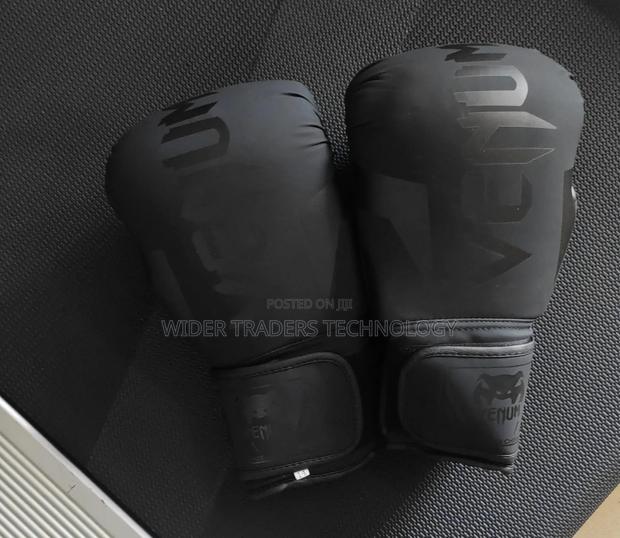 Black Boxing GlovesSize 10oz/12oz - main view