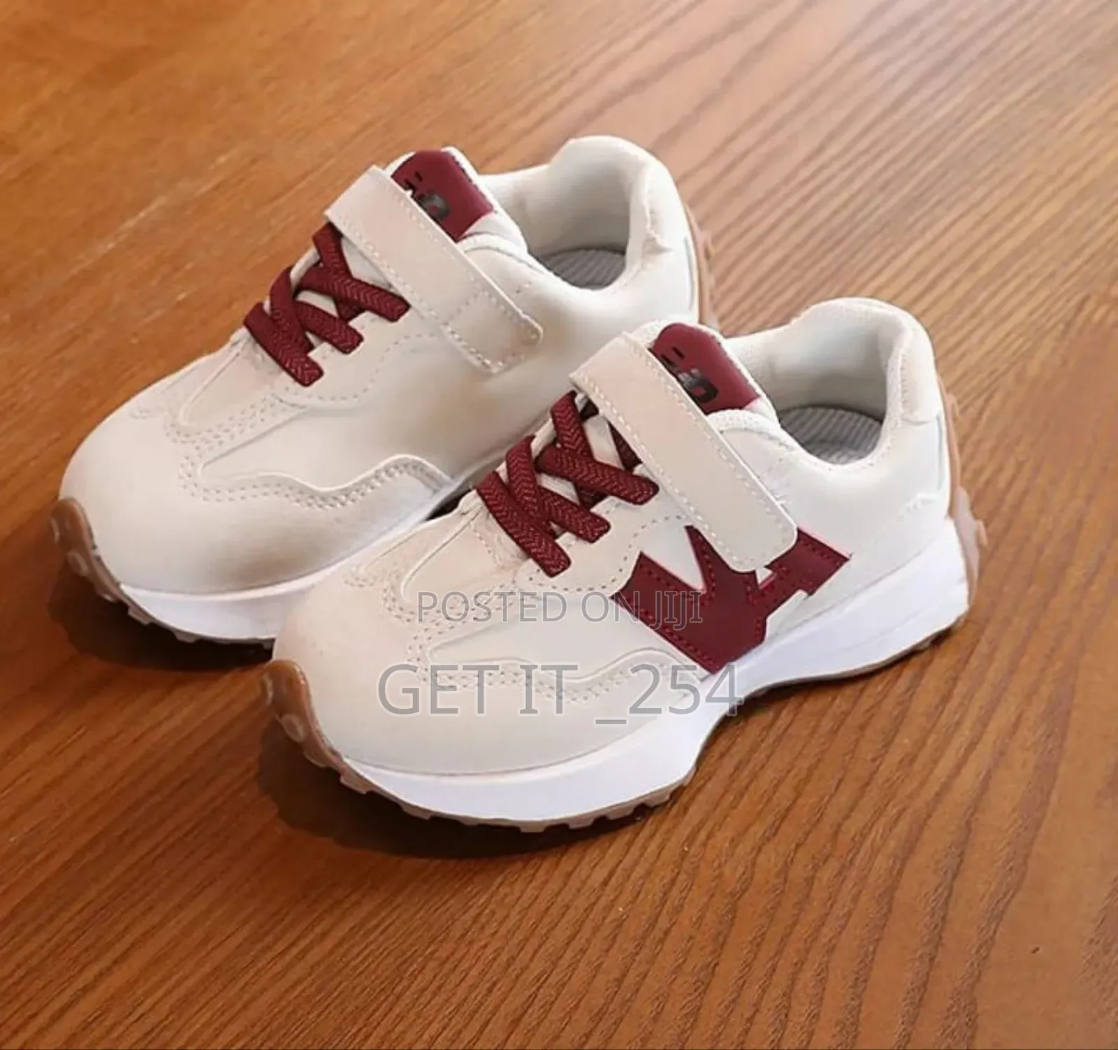 *Kids New Balance Sneaker*
*Sizes :21,22,23,24,25,26,2