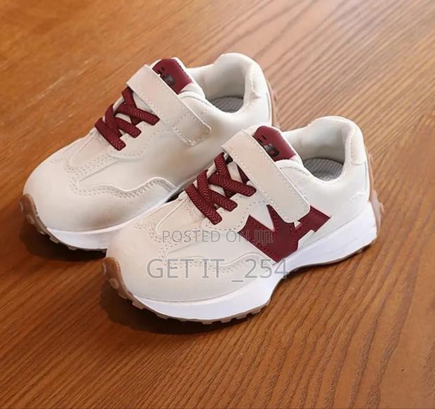 *Kids New Balance Sneaker**Sizes :21,22,23,24,25,26,2 - thumbnail 4